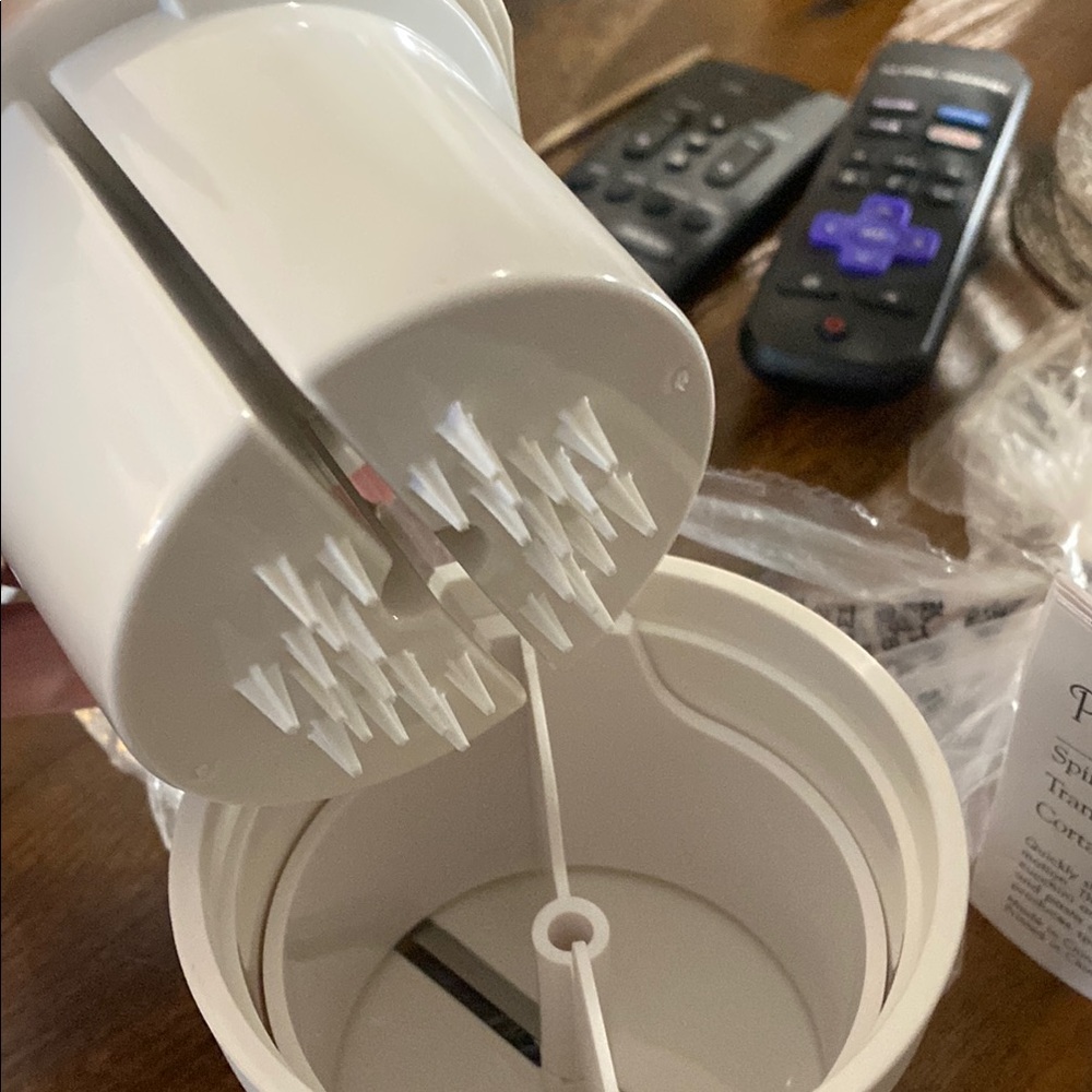 Pampered Chef Spiral and Slice NEW white - Picture 2 of 3
